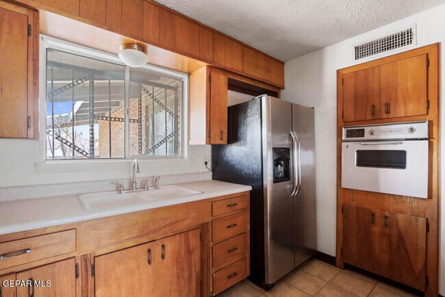 Building Photo - 3313 Cork Dr