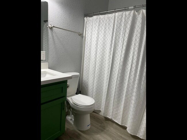 Building Photo - 640 S 1st Ave