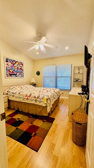 Building Photo - 2024 Pine Isle Ln