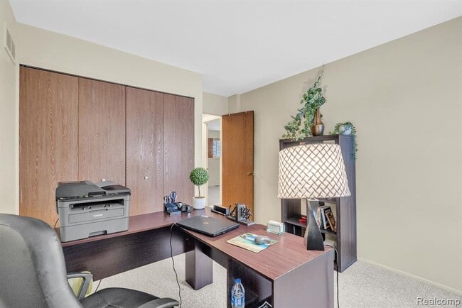 Building Photo - 3170 Woods Cir Dr