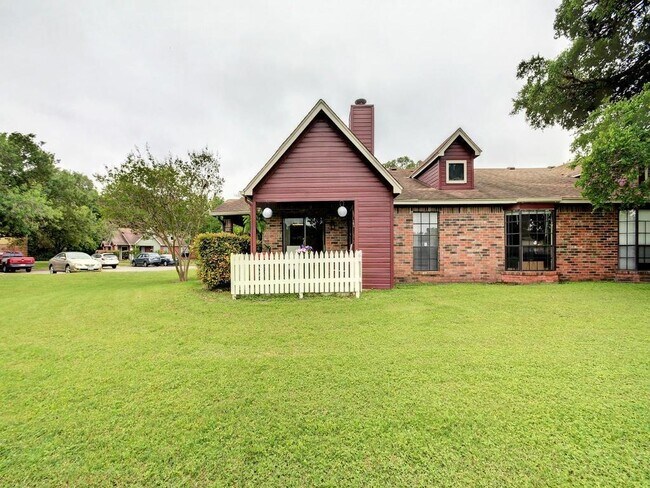 Building Photo - 1601 Faro Dr