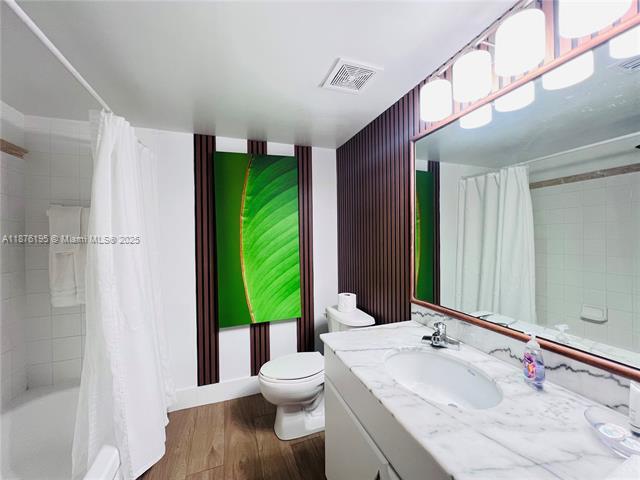 Building Photo - 1200 Brickell Bay Dr