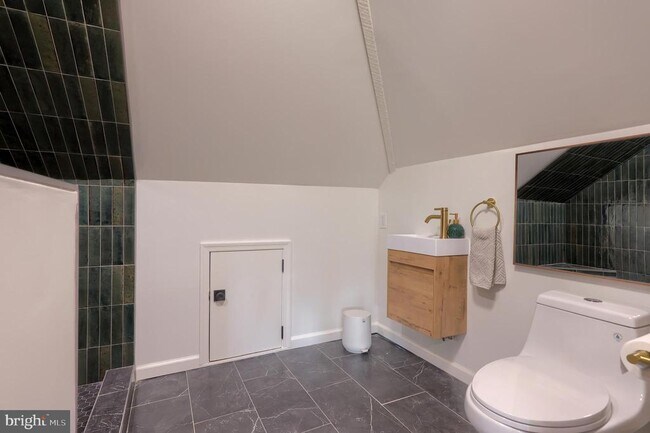 Building Photo - 136 E Harrisburg Ave