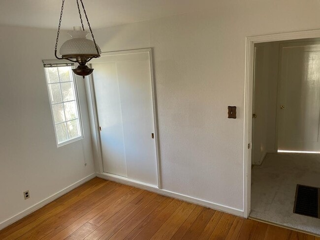 Building Photo - 130 E Emerson Ave