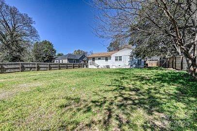 Building Photo - 1229 Effingham Rd