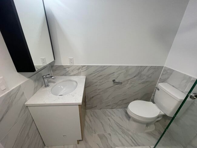 Building Photo - 416 10TH St