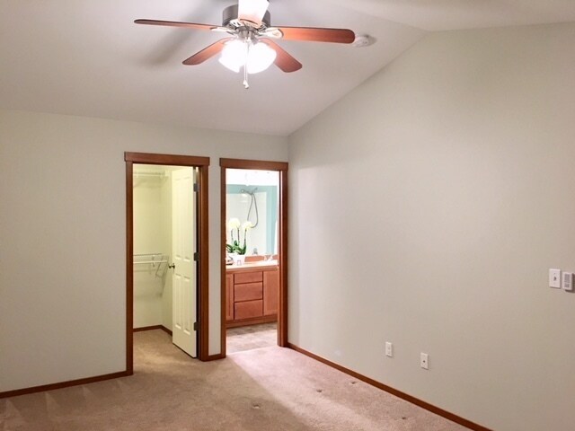 Building Photo - Spacious 3 Bedroom 2.5 Bathroom Home in Lake Stevens!