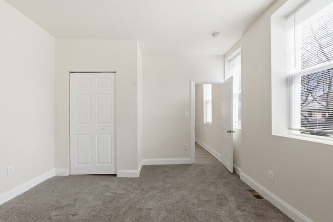 Building Photo - 910 N Arlington Ave
