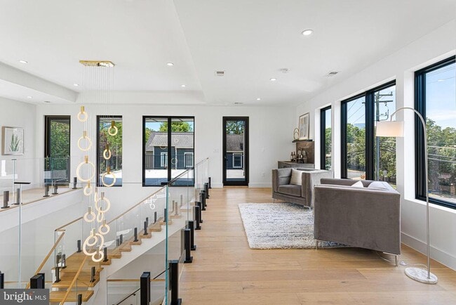 Building Photo - 1733 Chain Bridge Rd