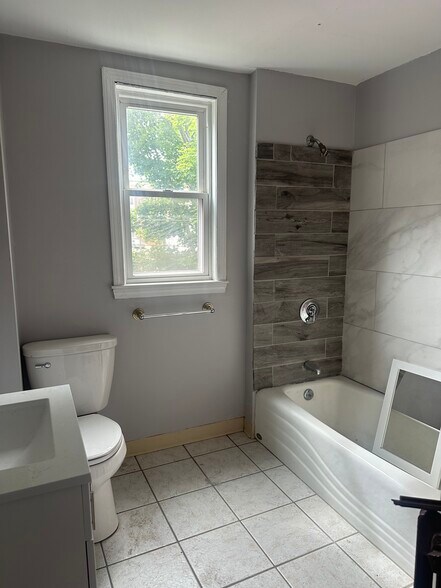 Building Photo - 19 Dewey St