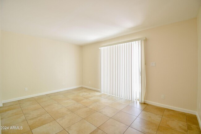 Building Photo - 4423 N 13th Pl