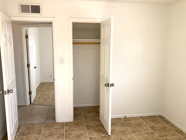 Building Photo - Cute 3 Bedroom Home on Large Fully Fenced Lot!