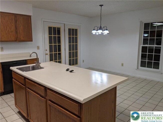 Building Photo - 1825 Falcon Dr