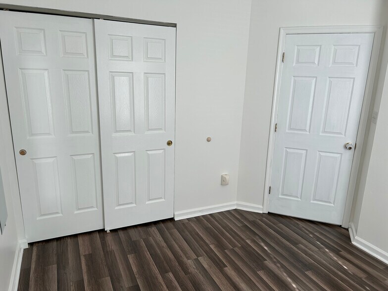 Building Photo - 254 Seneca Ter