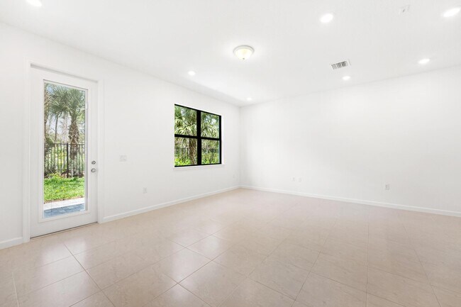 Building Photo - 4315 Efendi Dr