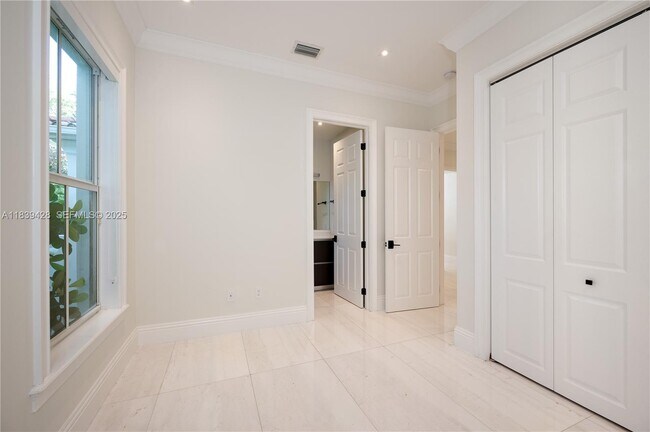 Building Photo - 680 Destacada Ave