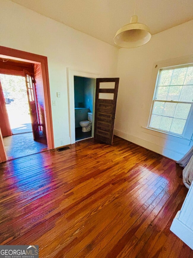 Building Photo - 75 Arch St