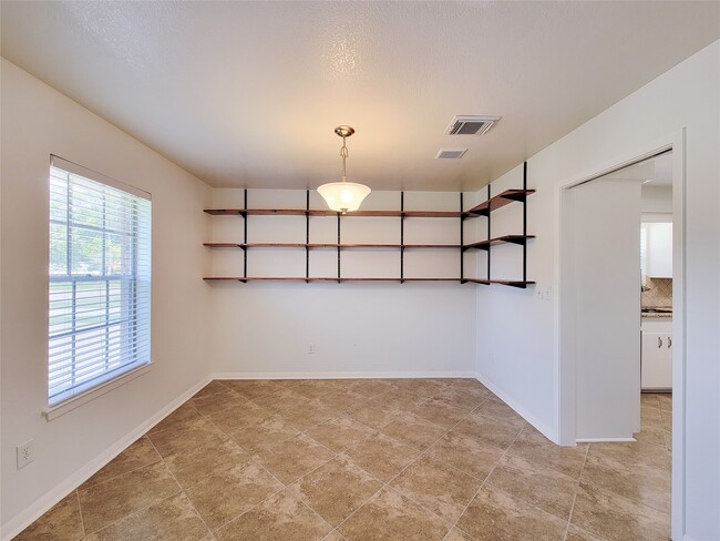 Building Photo - 2115 Forest Oaks Dr