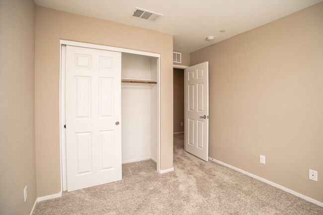 Building Photo - COMING SOON!! GorgeousTownhome in Summerlin