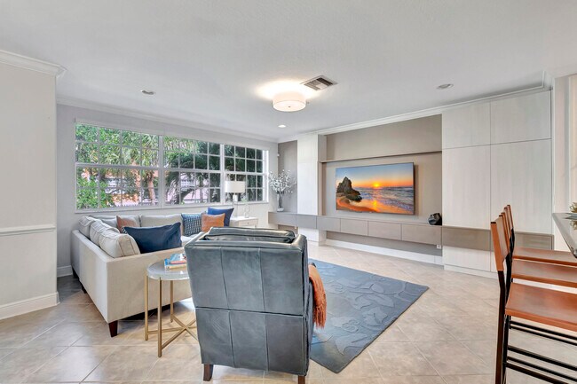 Building Photo - 5585 NE Trieste Way