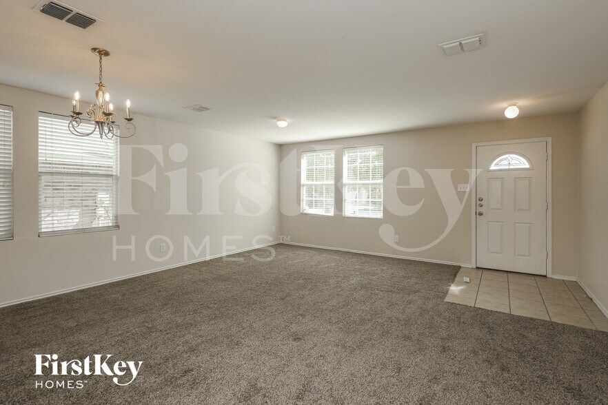 Building Photo - 852 Cats Eye Dr