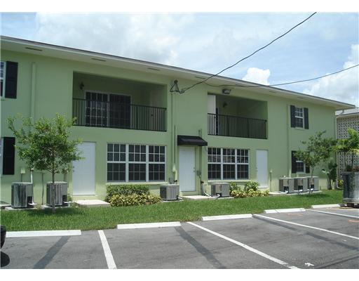 Building Photo - 102 N Lakeside Dr