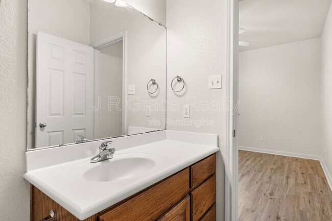 Building Photo - 10015 Amber Cir