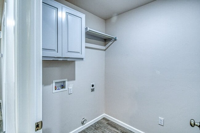 Building Photo - Brand New Construction!  Lawn care included!