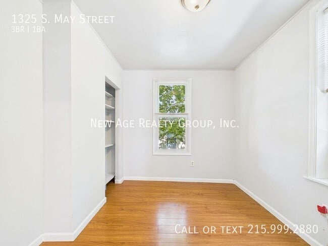 Building Photo - 1325 S May St