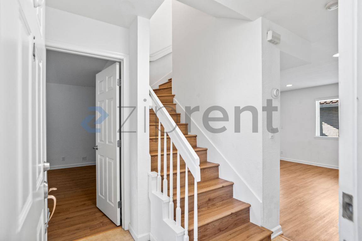 Building Photo - 1451 Main St