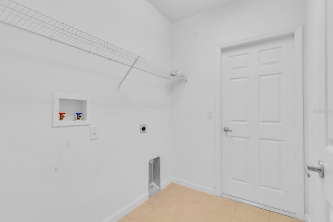 Building Photo - 2943 Casabella Dr