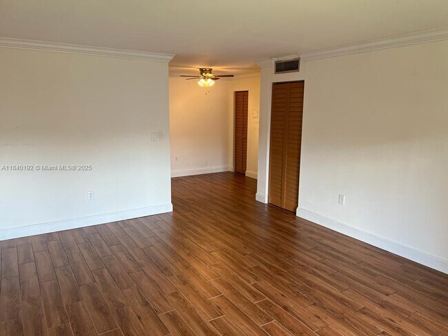 Building Photo - 7160 Fairway Dr