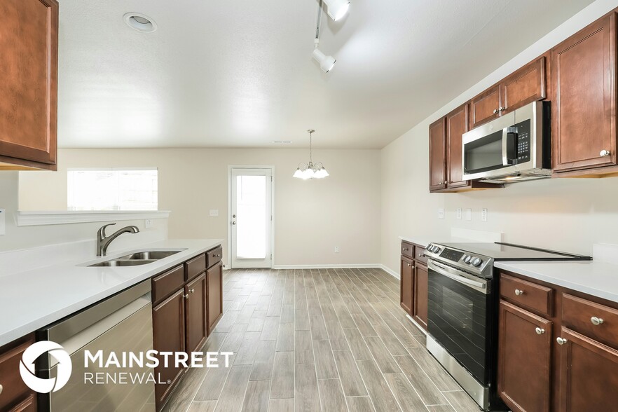 Building Photo - 4111 Vershire Ave