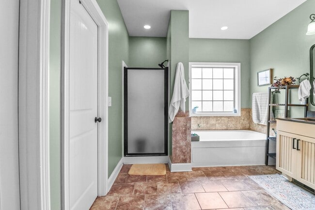 Building Photo - 951 Willow Circle