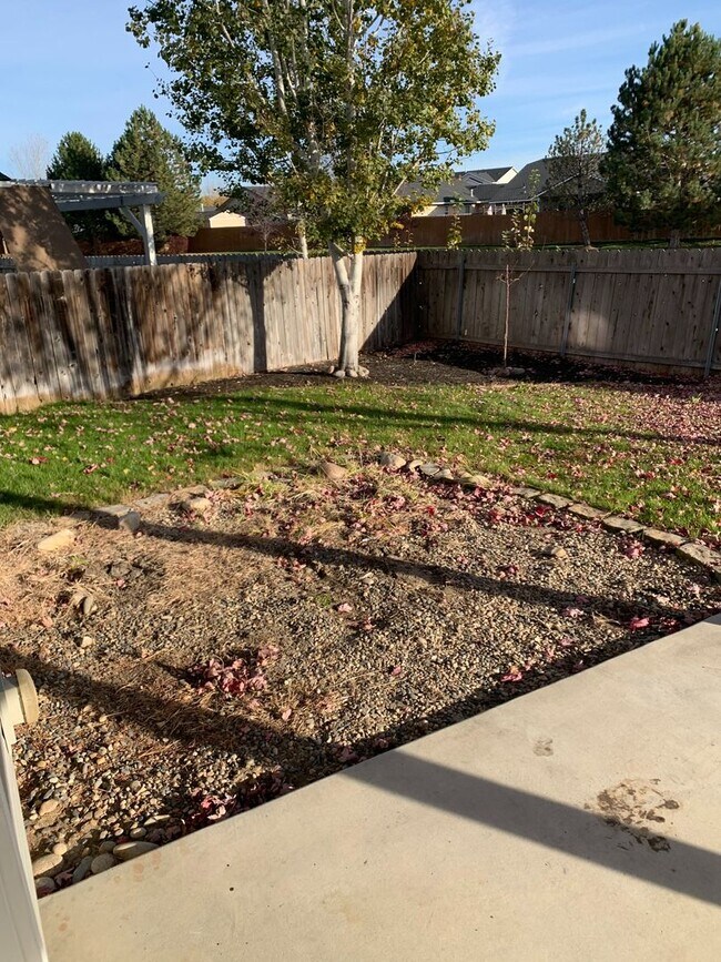 Building Photo - Newer home in the Sawtooth Lakes Neighborh...