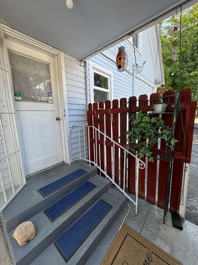 Building Photo - 205 S 32nd Ave