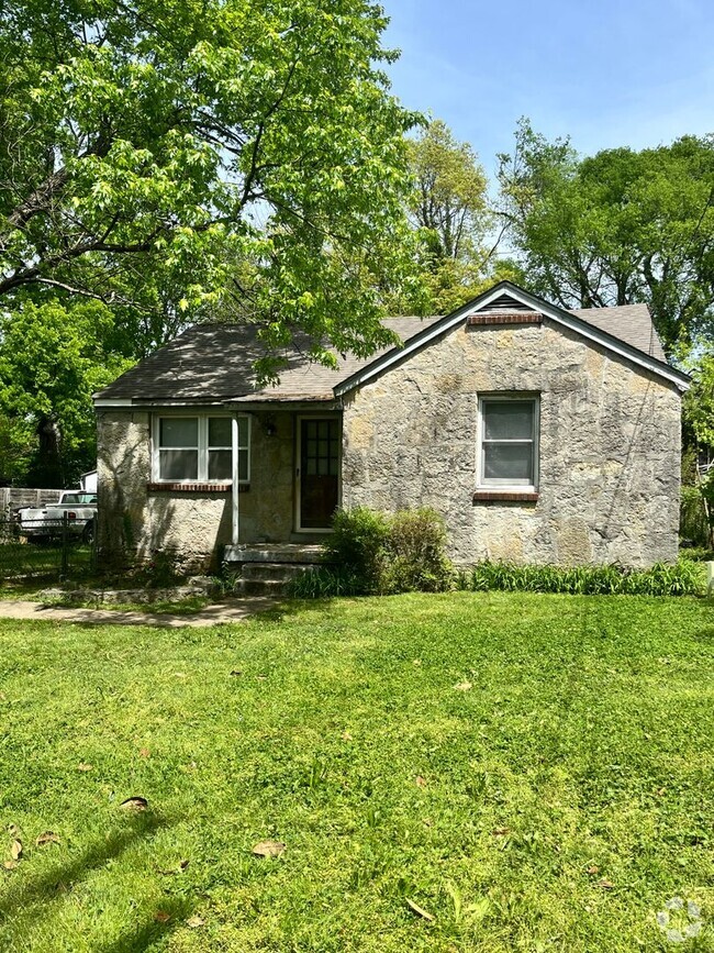 Building Photo - 2 bedroom cottage/ Madison