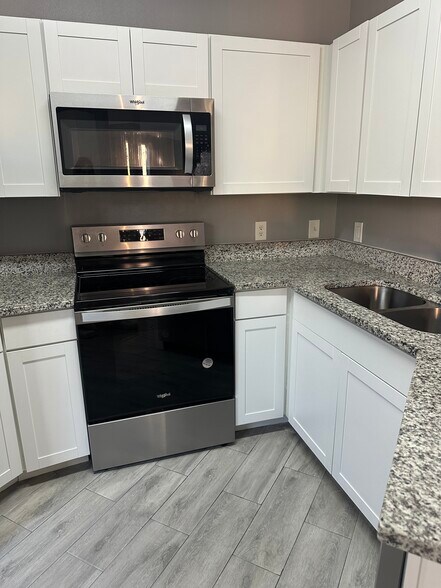 Building Photo - 8819 Villa View Cir