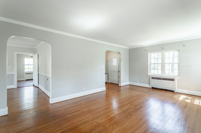Building Photo - 3 Bedroom 2 Bath Classic