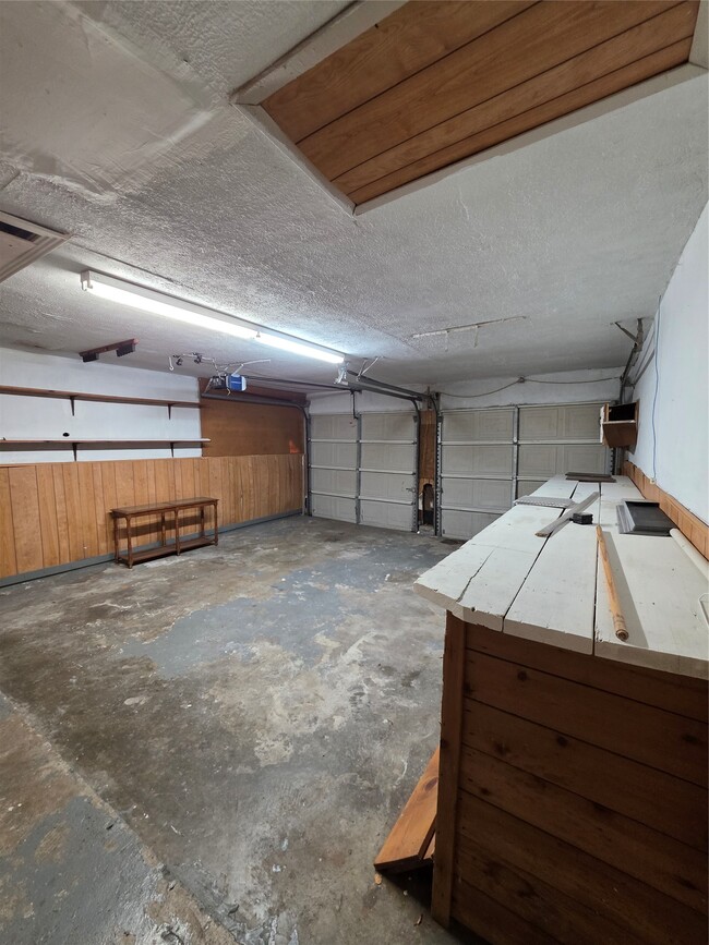 Building Photo - 9611 Jaywood St