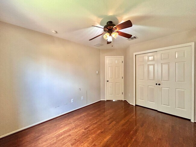 Building Photo - Beautiful & Spacious 3BR/2.5BA One-Level H...