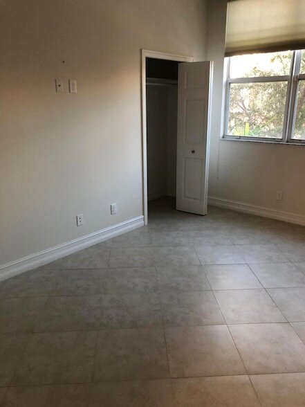 Building Photo - 10320 SW Stephanie Way