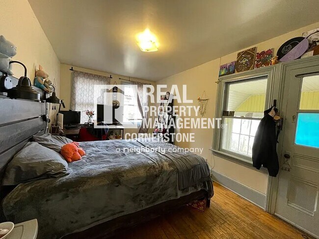 Building Photo - 808 W Kalamazoo Ave