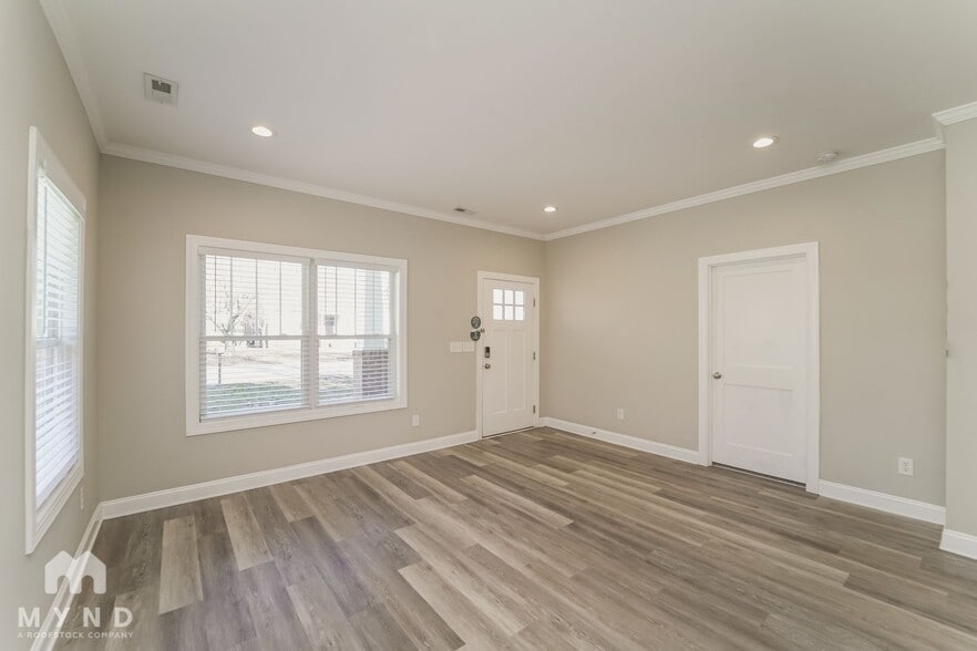 Building Photo - 2112 Middale St