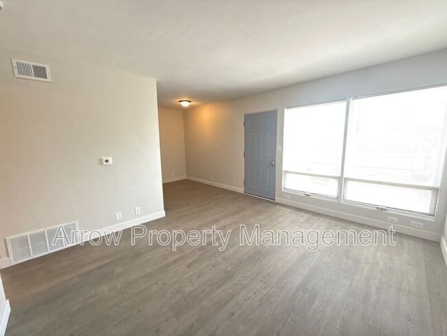 Building Photo - 1416 Oakland Rd NE