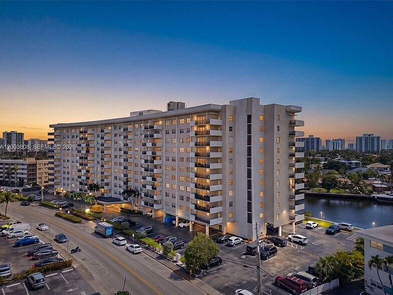 Building Photo - 401 Golden Isles Dr