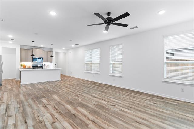 Building Photo - 1206 Falls Rush Wy