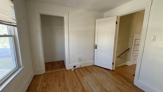 Building Photo - Charming 3-Bed Home with Gleaming Hardwood Floors in Westbrook – Your Cozy Retreat Awaits!