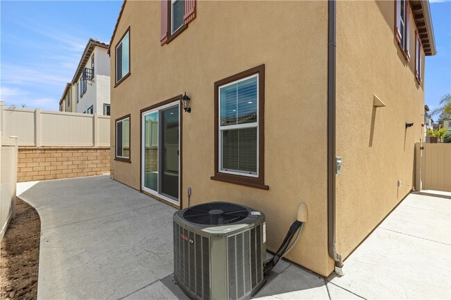 Building Photo - 895 Brookdale Dr