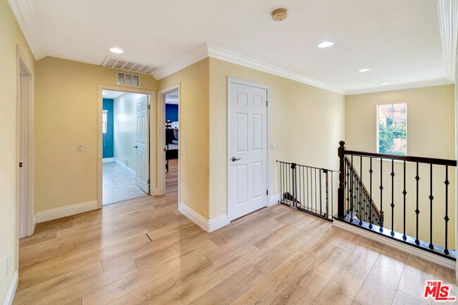 Building Photo - 27060 Mountain Willow Ln